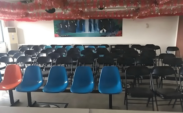 捣蛋学生：爱上丑老师